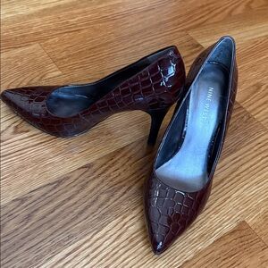 Nine West patent dark Burgundy faux Croc-Embossed Heel pumps point toe size 7